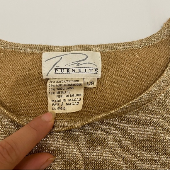 ✨ Vintage Gold Glittery Shirt - Easton’s House Brand ✨ - Picture 4 of 8